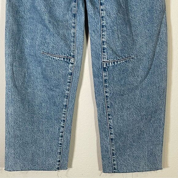 Madewell NWT Darted Barrel Leg Jeans Size 25 in Riverbend Wash, Rigid, Raw Hems - Picture 12 of 16